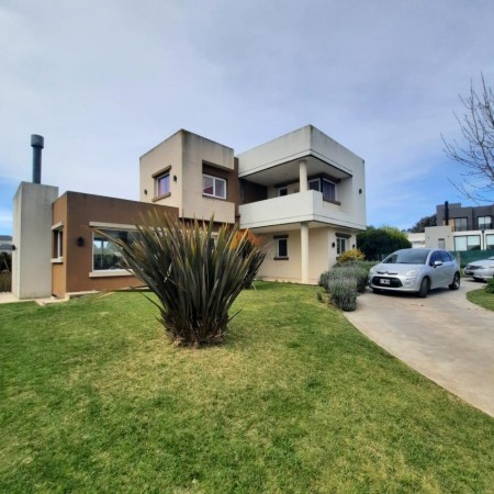 Casa 5 amb con piscina estilo moderno. Arenas del Sur