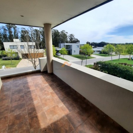 Casa 5 amb con piscina estilo moderno. Arenas del Sur
