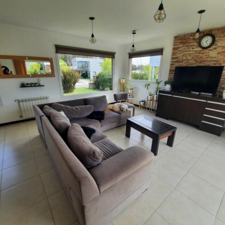 Casa 5 amb con piscina estilo moderno. Arenas del Sur