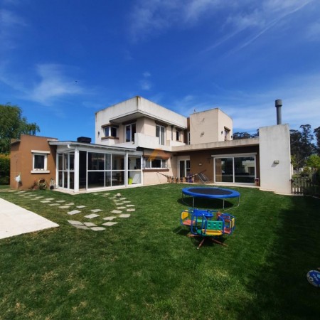 Casa 5 amb con piscina estilo moderno. Arenas del Sur