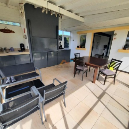 Casa 5 amb con piscina estilo moderno. Arenas del Sur