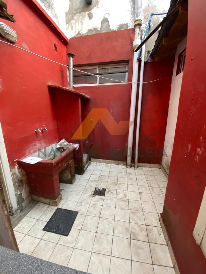 VENTA PARA INVERSION ph 2 amb con 2 patios sin gastos en Parque Luro