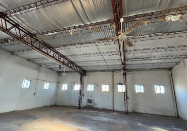 ALQUILER COMERCIAL Galpon de 380 mts con oficinas, zona Las Avenidas