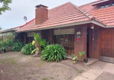 Chalet 5 ambientes con garaje y patio, Punta Mogotes 