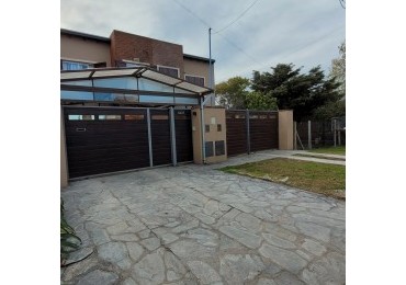 Duplex moderno 3 ambientes, barrio Los Pinares