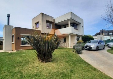 Casa 5 amb con piscina estilo moderno. Arenas del Sur